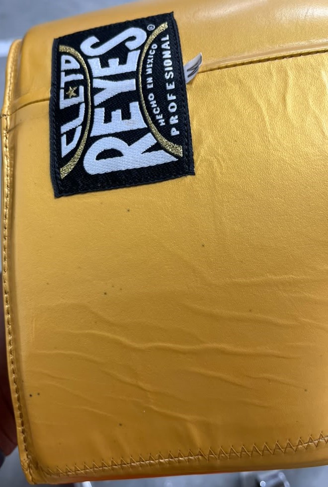 Cleto Reyes Kidney & Foul Protector Cup Size M - Display Black Spots - Image 3